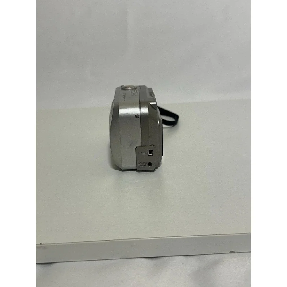Fujifilm FinePix 2650 Digital Camera Silver For Parts Only